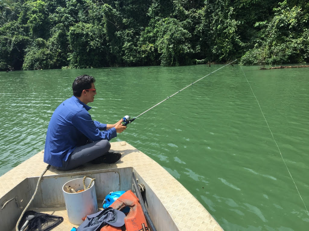 Daniel Escobar-Camacho fishing for peacock bass on Lake Gatun in Panama. Photo Credit: Viktoria Ferenc (Click image to download hi-res version)