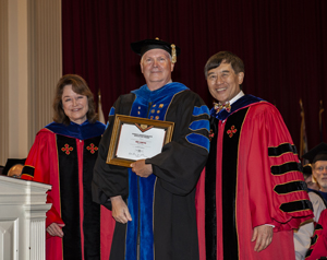 Reid Compton (center) receiving his award from UMD President Wallace D. Loh (right) and UMD Senior Vice President and Provost Mary Ann Rankin (left) at the 2018 Faculty and Staff Convocation. Photo: Stephanie S. Cordle, University of Maryland (Click image to download hi-res version.)