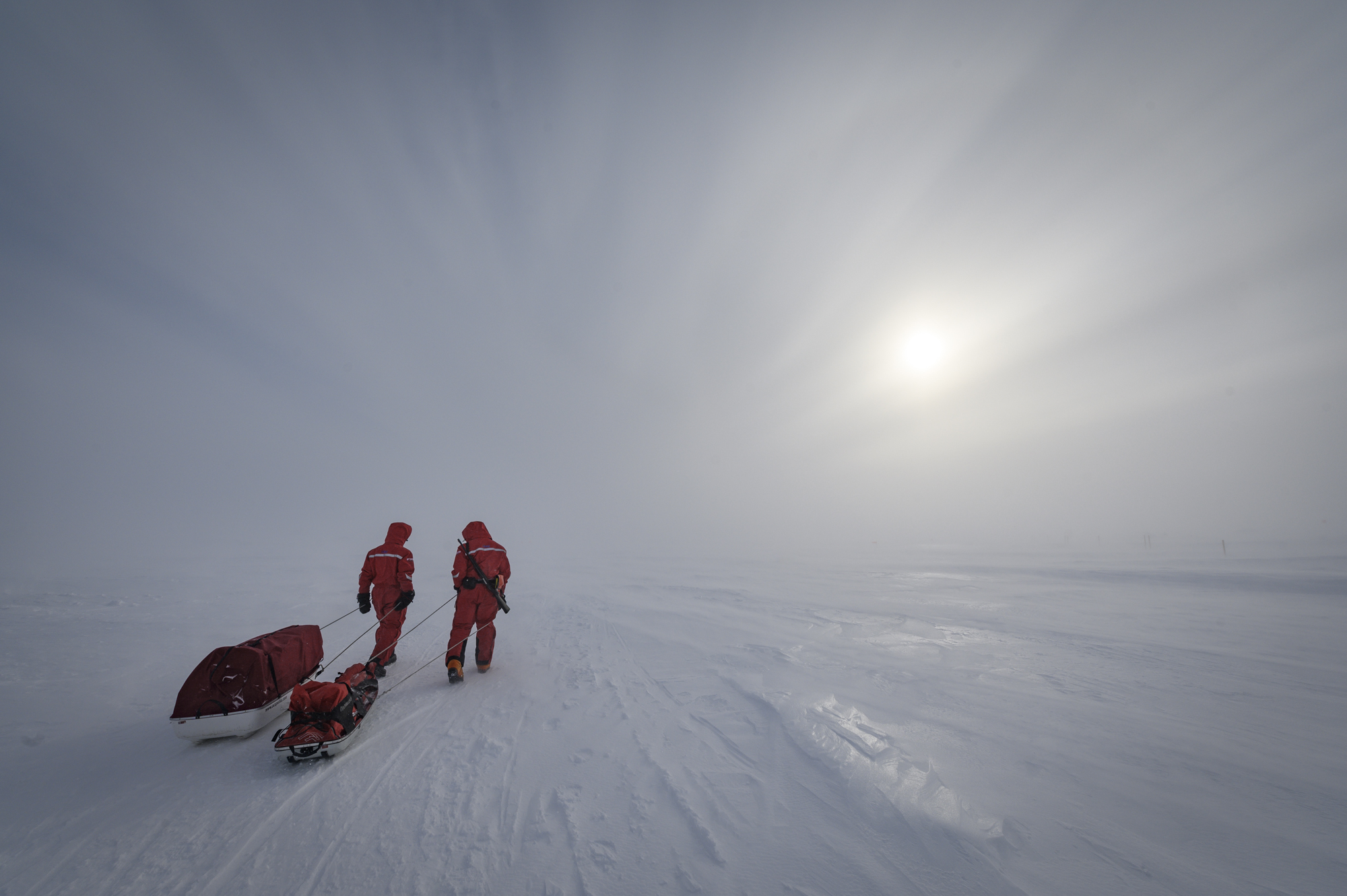 Steven Fons and a colleague guarding for polar bears. Credit: Delphin Rouche. Click image to download hi-res version.