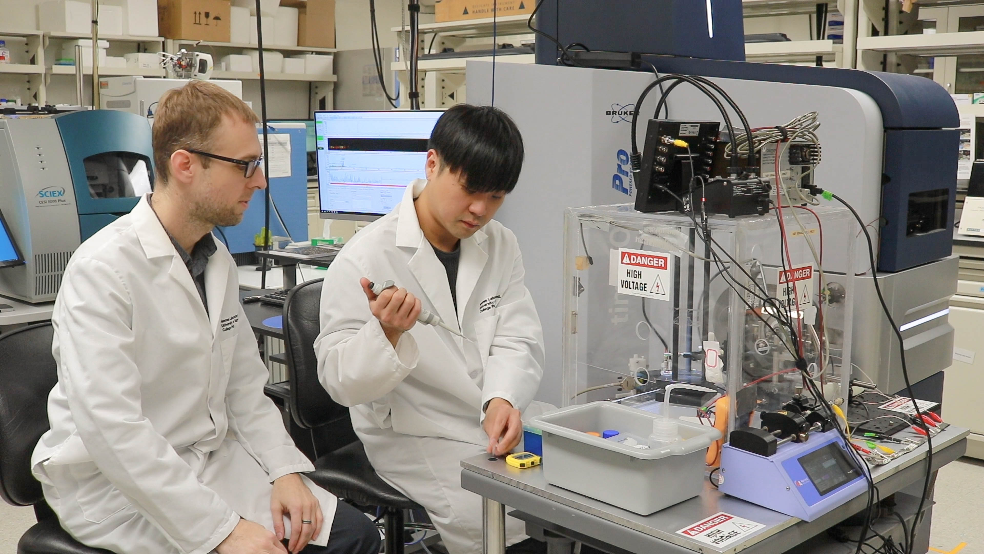 Peter Nemes and Sam Choi in the lab